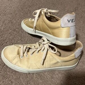 Gorgeous unique gold satin Vejas